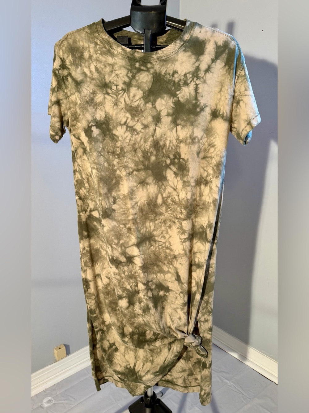 Old Navy Olive and Cream Tie-Dye Maxi Tee Dress